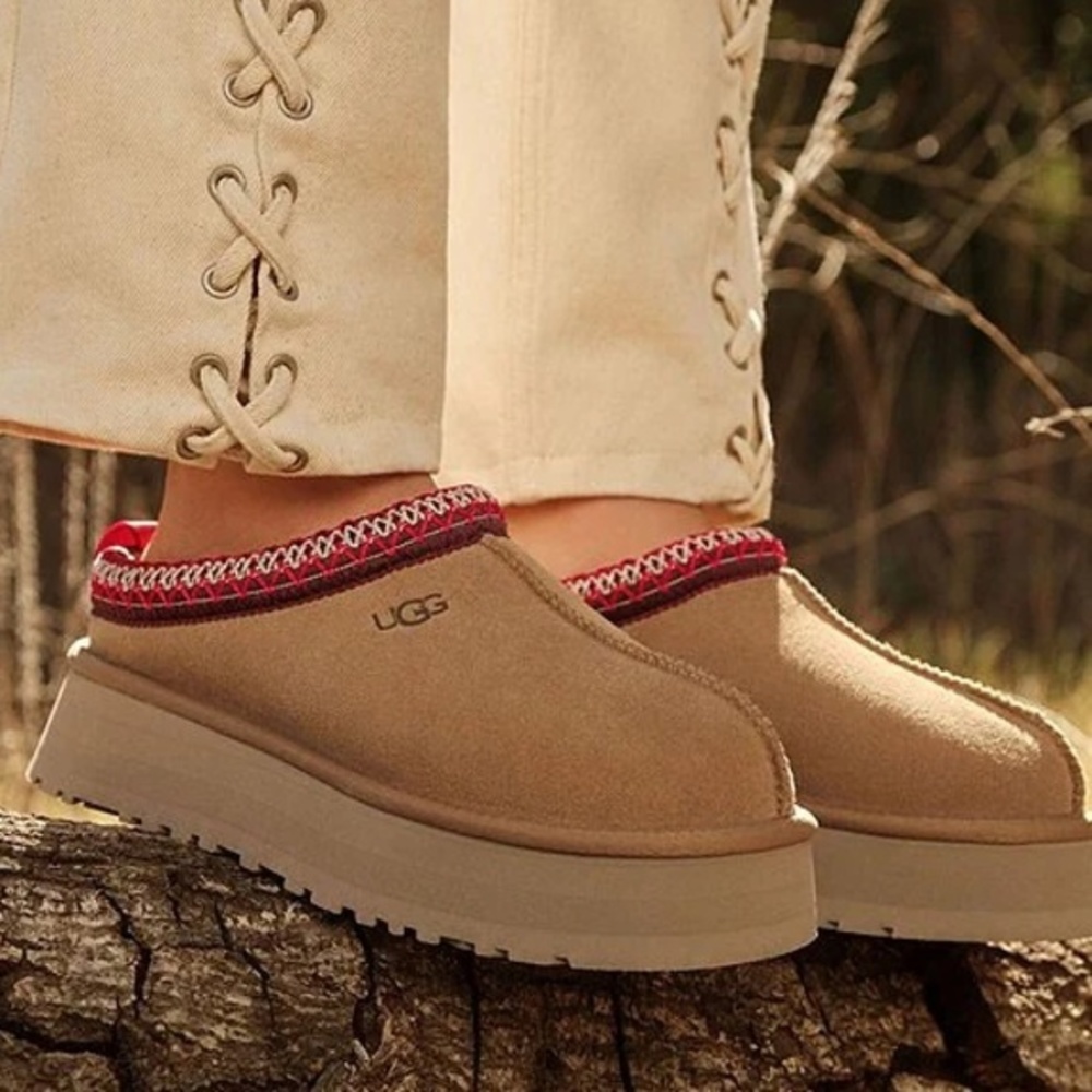 UGG Tazz suede platform slipper NWT